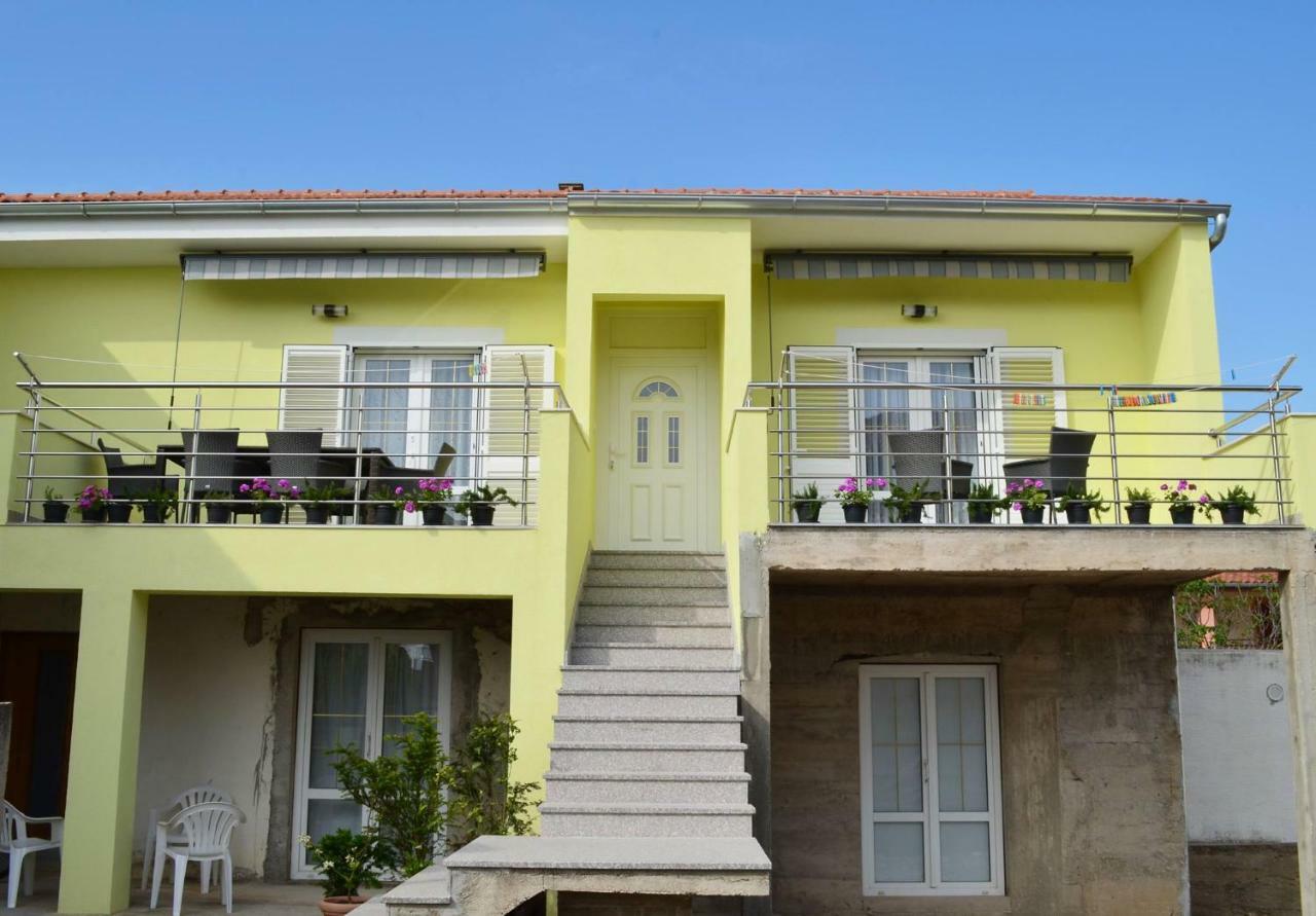 Apartman Rosa พิโรวัซ ภายนอก รูปภาพ